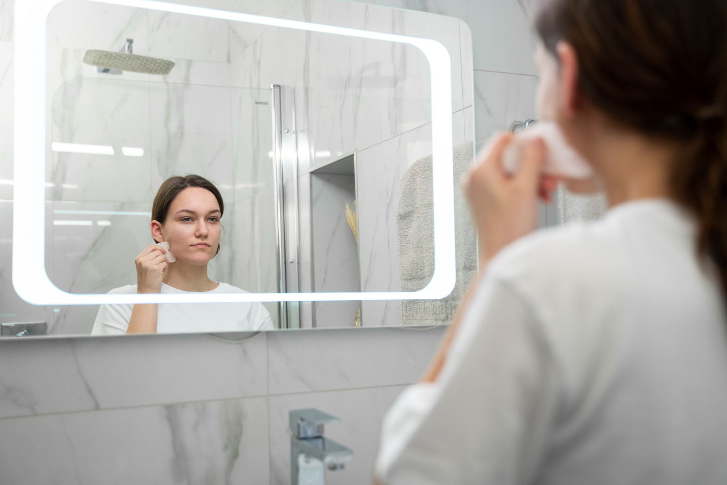 Are LED Lighting Mirrors Worth The Buy?
